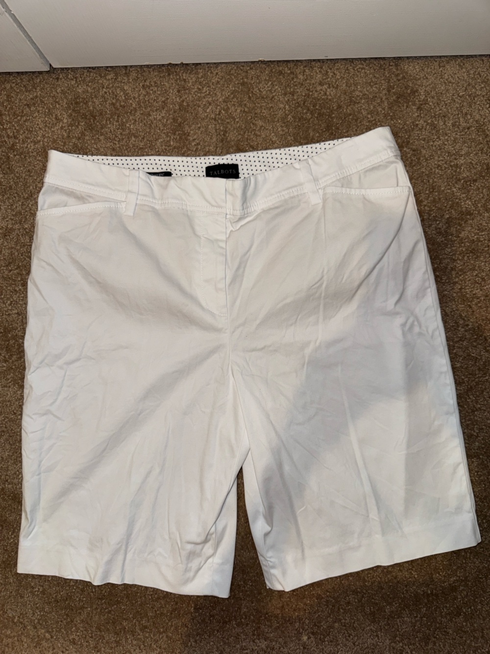 Talbots 10.5” Perfect Shorts in Black, Size 14. Bermuda Shorts. High Rise.